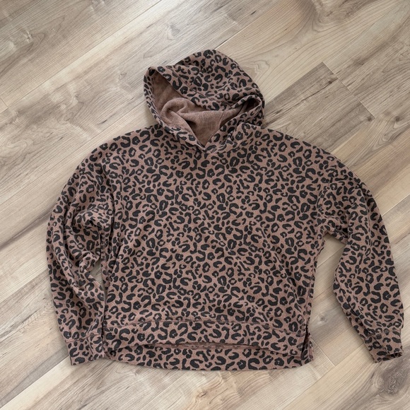 Abercrombie & Fitch Tops - Abercrombie & Fitch Tan Patterned Sweater